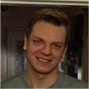 Jestem Polakiem z 2 dekadami w UK. Uczę każdego: dzieci, dorosłych, biznes. Angielski w praktyce, bez teorii.