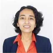 Profesora de inglés imparte clases para todos los niveles