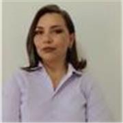 profesora de psicología social realizando estrategias de intervención en la comunidad