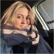 Profesora estudiante de economía ofrece clases particulares desde primaria hasta bachillerato