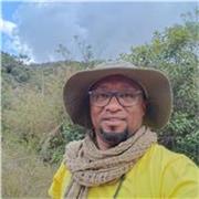 Professeur et Formateur en langue Anglaise et Communication à l'Université et dans les Organisations Non Gouvernementaux.
 