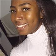 Profesor imparte clases de español y matemáticas a niños de toda las edades