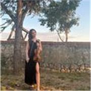 As a grade 8 violinists I offer private and online lessons to beginner violinists 