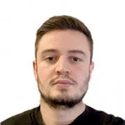 Laureato in Biologia (LM-6) impartisce lezioni di biologia e chimica