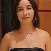 Soy estudiantede quimica, por lo que soy buena en matemáticas y química. Además según la edad puedo adaptar los contenidos y las clases para esa edad. También puedo dar clase de inglés ya que estoy en proceso de obtener el certificado del nivel B2. 
A par