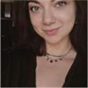 ragazza che offre ripetizioni di italiano