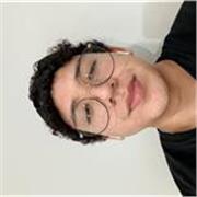 Profesor de tecnología y cómputo reparte clases a niños y adultos