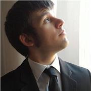 Giovane giornalista laureato offre lezioni di inglese e italiano