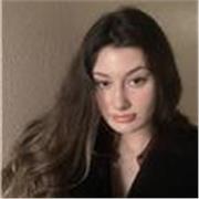 Studentessa universitaria diplomata con doppio diploma (italiano e francese ESABAC) impartisce lezioni di francese