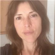 Profesora titulada de Yoga, respiración y meditación. Organizo prácticas individuales y grupales, yoga niños y yoga en familia.