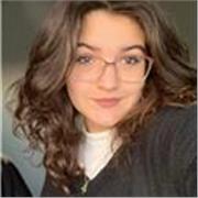 universitaria impartisce lezioni di inglese