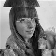 Persona joven con los conceptos básicos de la eduación recientes.
Primaria, hasta 14 años