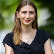 I work mainly with teenagers and adults who want to improve their English, literature, or academic reading& writing