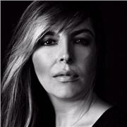 Englisch, der Kinder aller Altergruppe unterrichtet. Mit großer Begeisterung lehre ich die englische Sprache an Interessierte.