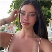 Ciao! Sono Alessia ho 17 anni e frequento il liceo linguistico. Ho esperienza come animatrice e come insegnante di ripetizioni