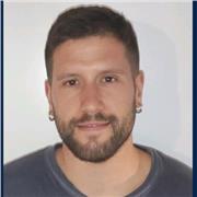 Doy clases de geografía e historia, entre otras asignaturas relacionadas con las humanidades y las ciencias sociales.