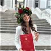 Laureata in filologia moderna impartisce ripetizioni di italiano e latino, greco e storia ma anche biologia