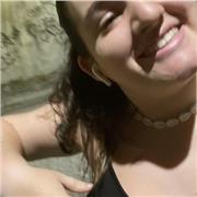 Me defino como una persona muy social y muy trabajadora. Trabajaría con niños de 5 años.