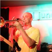 Puedo ayudarte con tu clases de iniciación al piano , clases de teoría de la música y lenguaje músical y armonía. De esta forma estaremos animados para no abandonar este arte ni el estudio del instrumento en este periodo estival hasta la vuelta al curso