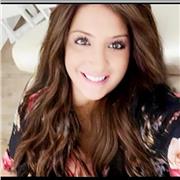 Insegnante di Italiano impartisce lezioni per bambini di scuola elementare e ragazzi di scuole medie e superiori.. Laureata