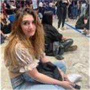 Studentessa al primo anno di farmacia, impartisco lezioni di chimica, fisica e matematica