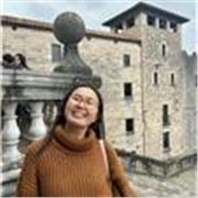 Professora de català, dinamitzadora literària i lingüística amb experiència en l'aprenentatge i ensenyament de llengües