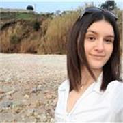 Graduada en el Conservatorio Profesional. Doy clases de piano y lenguaje musical a domicilio. Viernes, sábados y en vacaciones