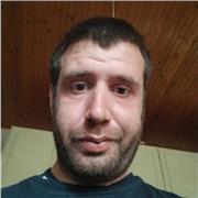 Insegnante di basso elettrico impartisce lezioni sia a domicilio che da remoto