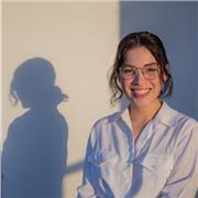 Enseño pintura como expresión emocional y técnica creativa