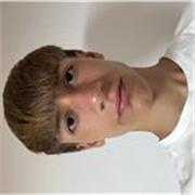 Soy un chico de 18 años que ha viajado mucho, se le da bastante bien el inglés, siempre he sacado excelentes y me gusta mucho.