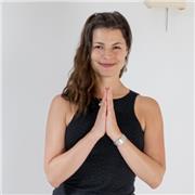 Cours de Yoga en Entreprise en présentiel ou en ligne (français, anglais, tchèque)