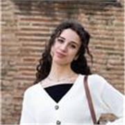 Insegnante privata per aiuto compiti elementari/medie; italiano, latino, greco e storia per superiori, a Roma 