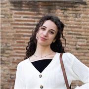 Insegnante privata per aiuto compiti elementari/medie; italiano, latino, greco e storia per superiori, a Roma