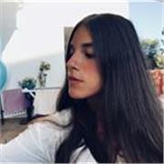 Sono una ragazza di 20 anni frequento la facoltà di Lettere Moderne e sono diplomata al Liceo Linguistico