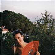 Native english to guide and teach english to children.
