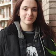 Alumna de bachiller da clase de historia, cualquier curso