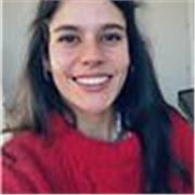 Estudiante que tiene terminado bachillerato de ciencias imparte matemáticas y lengua a niños