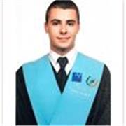 Profesor titulado en Filología Inglesa y con dos másters, uno en educación secundaria y otro en nuevas tecnologías en la educación. Actualmente cursando la carrera de Historia en la Universidad de València. 