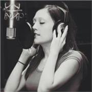 Laureata in Canto Jazz, Conservatorio Bellini a Catania, impartisce lezioni online di canto pop e jazz, teoria musicale, solfeggio parlato e cantato, ear training. Preparazione per esami di ammissione Conservatorio, liceo musicale e istituti artistici