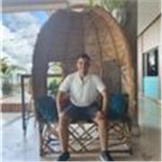 Soy un joven con experiencia en el marketing, capaz de compartir conocimientos y testimonios de manera clara y dinámica 