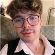 Professeur particulier de piano avec quelques années d’expériences avec de jeunes élèves. Pianniste de haut niveau