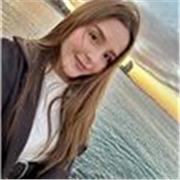 Abogada titulada , con facilidad de palabra y conocimientos en humanidades y lengua castellana por exigencia de la carrera.