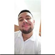 Me defino como un profesor, moderno, tranquilo y con estrategias pedagógicas para aplicar a los estudiantes, para hacer su enseñanza factible