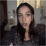 Studentessa universitaria con certificazione C1 impartisce lezioni di Inglese