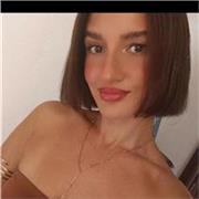 Profesora imparte clases a todos los niños/as de Infantil y primaria