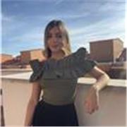 Monitora de apoyo en lengua castellana para estudiantes de primaria, de forma presencial y virtual