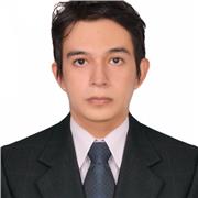 Psicólogo que da clases a personas interesadas en aprender sobre psicología