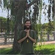 🌱 Descubre el hatha yoga con un instructor apasionado y 6 años de experiencia presencial