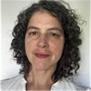 Profesional con estudios de sociología y psicología y desarrollo socioeconómico ofrece clases sobre diversos temas sociales.