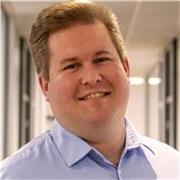 Ausgebildeter Redakteur, Werbetexter und Coach, der Lerninhalte vermittelt.